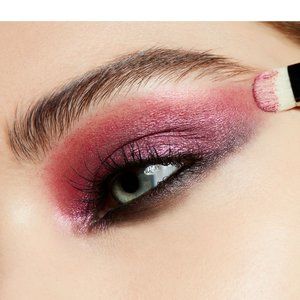 Last one! MAC CELEBUTANTE eyeshadow NIB Dazzleshadow Extreme